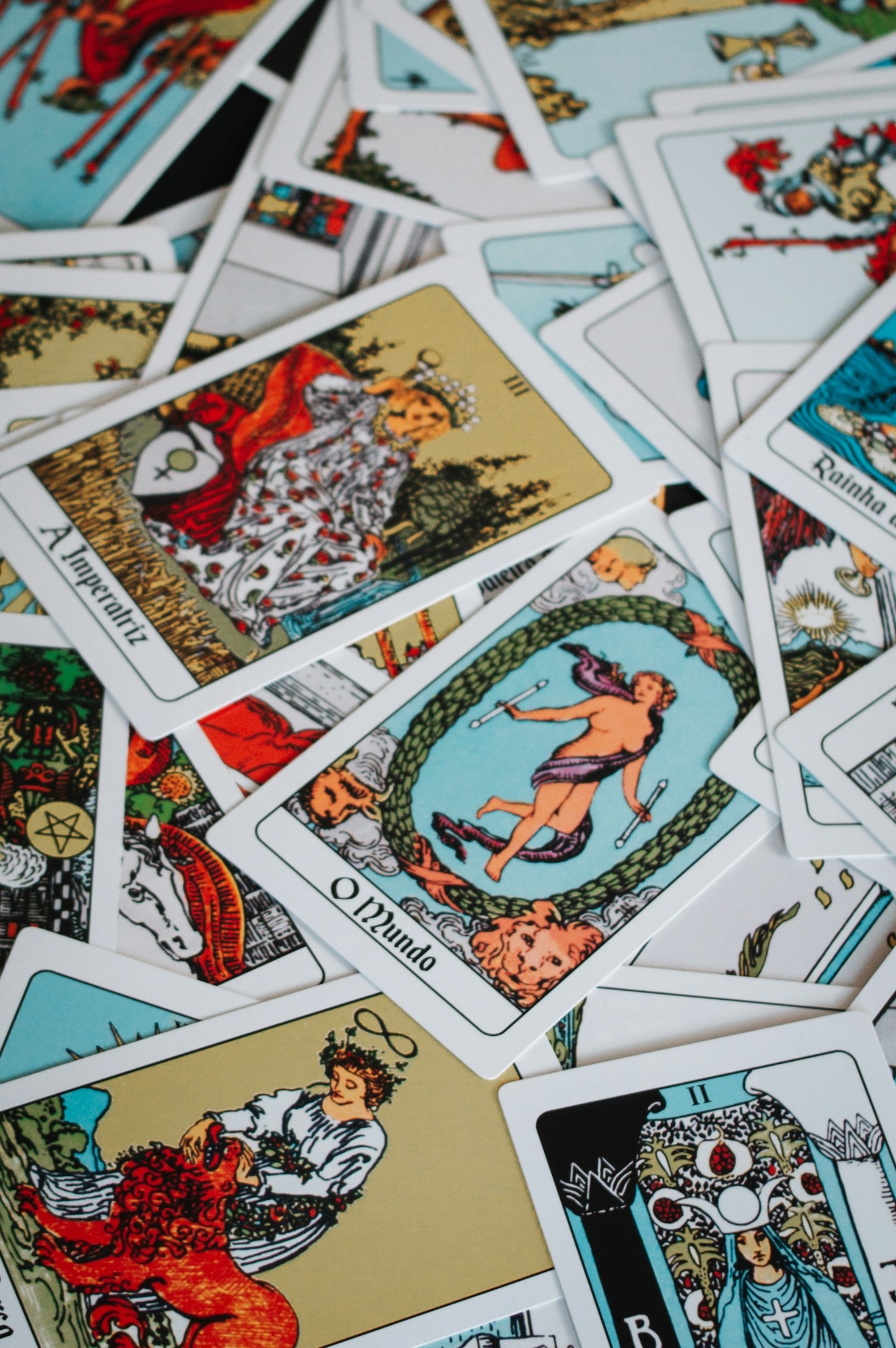 História do Tarot: De Oráculo Antigo ao Autoconhecimento